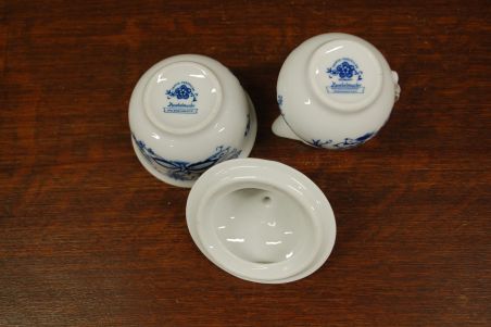 (n-6452) Triptis Porzellan, sibulamustriga koorekann ja suhkrutoos