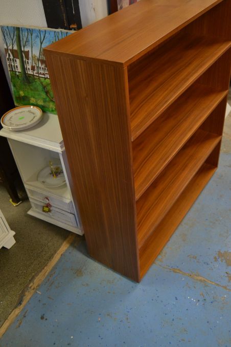 (L-545) Retro raamaturiiul (L-545) Retro raamaturiiul