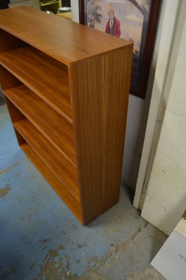 (L-545) Retro raamaturiiul