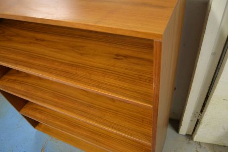 (L-545) Retro raamaturiiul (L-545) Retro raamaturiiul