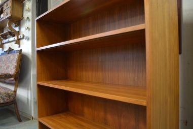 (L-545) Retro raamaturiiul