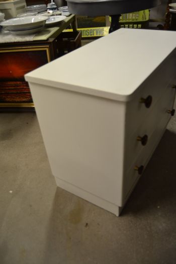 (L-546) Valge sahtlitega kummut 2