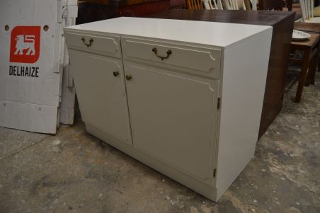 (L-550) Valge kummut