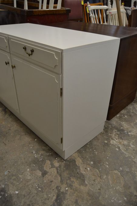 (L-550) Valge kummut