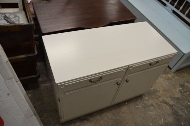 (L-550) Valge kummut