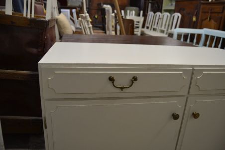 (L-550) Valge kummut