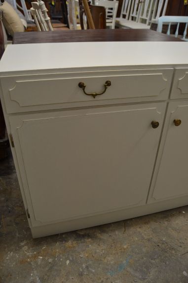 (L-550) Valge kummut