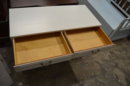 (L-550) Valge kummut