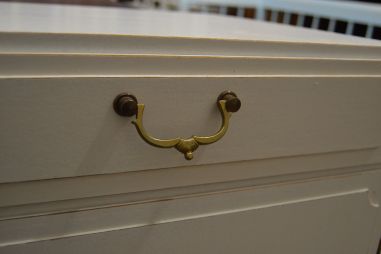 (L-550) Valge kummut