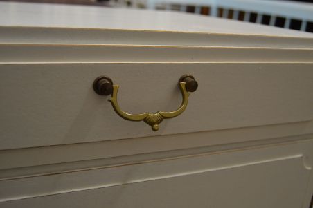 (L-550) Valge kummut