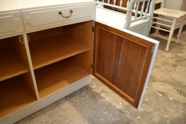 (L-550) Valge kummut