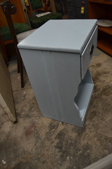 (L-552) Helesinine riiuliga kapike (L-552) Helesinine riiuliga kapike