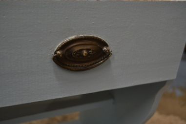 (L-552) Helesinine riiuliga kapike