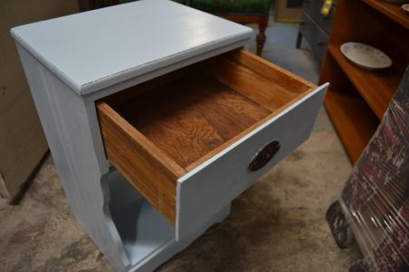 (L-552) Helesinine riiuliga kapike (L-552) Helesinine riiuliga kapike