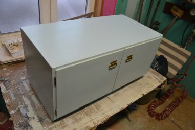 (L-553) Helesinine madalam kummut