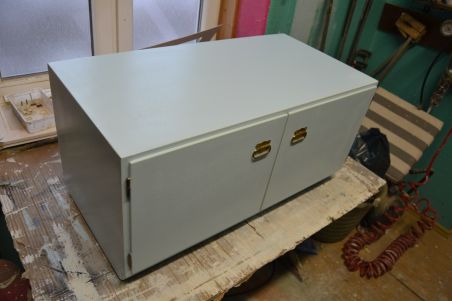 (L-553) Helesinine madalam kummut