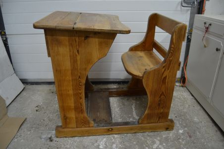 (L-557) Vana puidust koolipink (L-557) Vana puidust koolipink