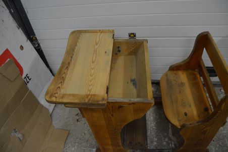 (L-557) Vana puidust koolipink (L-557) Vana puidust koolipink