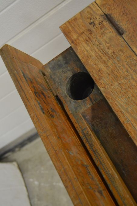 (L-557) Vana puidust koolipink (L-557) Vana puidust koolipink