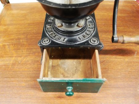 (10-944) Peugeot Freres Brevetes S.G.D.G lauapealne kohviveski