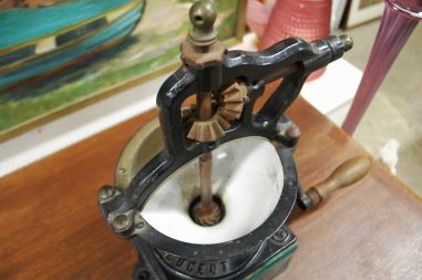 (10-944) Peugeot Freres Brevetes S.G.D.G lauapealne kohviveski