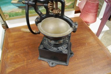 (10-944) Peugeot Freres Brevetes S.G.D.G lauapealne kohviveski