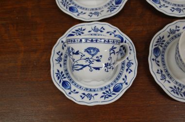 (n-3177/4) CreaTable sibulamustriga kohvitassid-taldrikud, 4tk