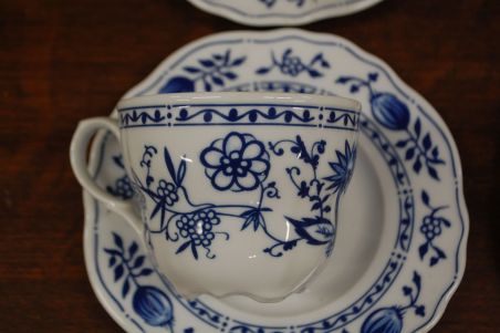 (n-3177/4) CreaTable sibulamustriga kohvitassid-taldrikud, 4tk