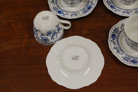 (n-3177/4) CreaTable sibulamustriga kohvitassid-taldrikud, 4tk