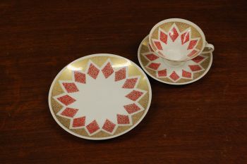 (n-3240) Lichte trio, tass-taldrikud 2