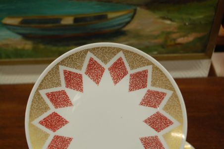 (n-3240) Lichte trio, tass-taldrikud