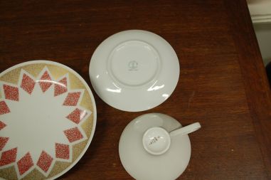 (n-3240) Lichte trio, tass-taldrikud