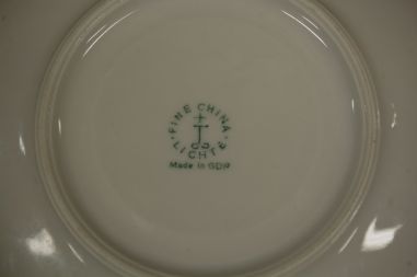 (n-3240) Lichte trio, tass-taldrikud