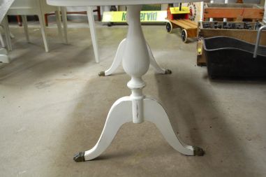 (L-569) Valge suurem ovvalne diivanilaud