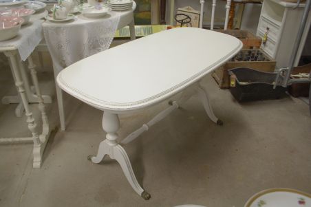 (L-569) Valge suurem ovvalne diivanilaud (L-569) Valge suurem ovvalne diivanilaud