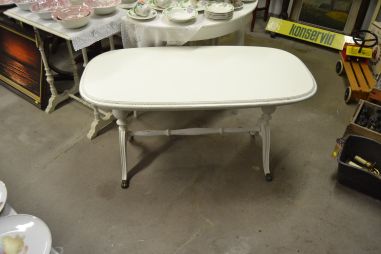 (L-569) Valge suurem ovvalne diivanilaud