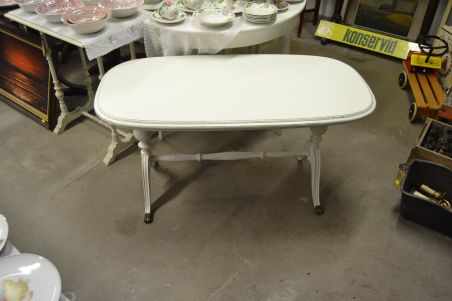 (L-569) Valge suurem ovvalne diivanilaud (L-569) Valge suurem ovvalne diivanilaud