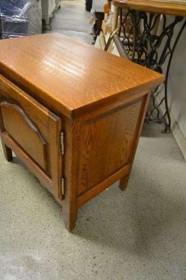 (n-6522) Väiksem kummut, öökapp