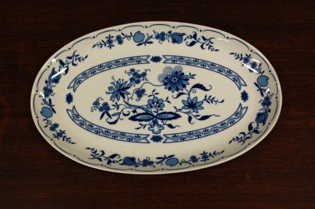 (n-6546) Jlmenau, Henneberg Porzellan, Echt Kobalt, sibulamustriga ovaalne vaagen (n-6546) Jlmenau, Henneberg Porzellan, Echt Kobalt, sibulamustriga ovaalne vaagen