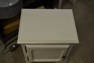 (n-6552) Valge öökapp