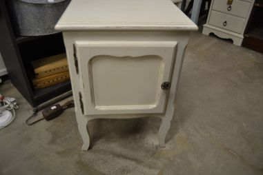 (n-6552) Valge öökapp