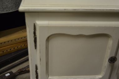 (n-6552) Valge öökapp