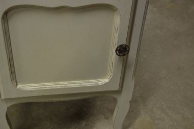 (n-6552) Valge öökapp