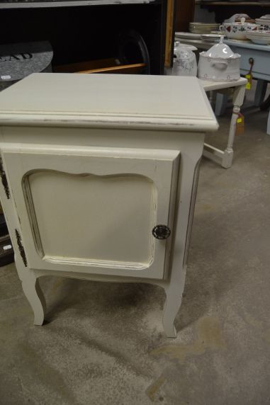 (n-6552) Valge öökapp