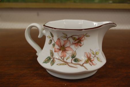 (n-6556/5) Bavaria Winterling Marktleuthen, õunapuuõitega kastmenõu