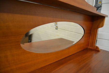 (L-583) Peegliga kummut (L-583) Peegliga kummut