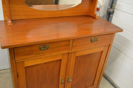 (L-583) Peegliga kummut (L-583) Peegliga kummut