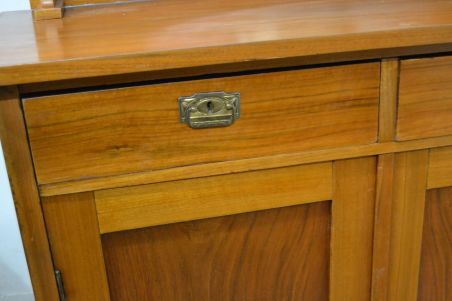 (L-583) Peegliga kummut (L-583) Peegliga kummut