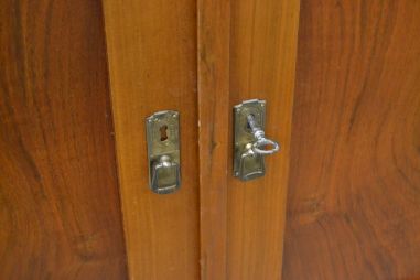 (L-583) Peegliga kummut