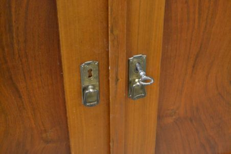 (L-583) Peegliga kummut (L-583) Peegliga kummut